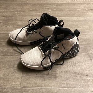 Jordan hoop shoes used only on court az 10.5